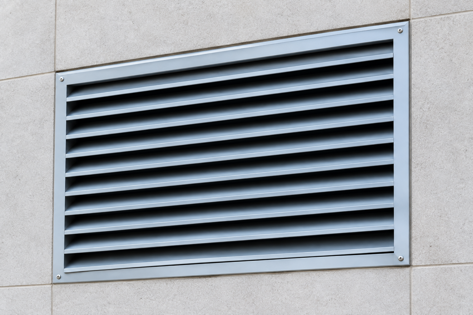 Celosía de ventilación en fachada técnica